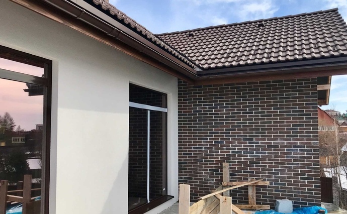 Коттедж с облицовкой из кирпича ГК Урал-Строй