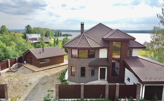 Сложная кровля из натуральной черепицы ГК Урал-Строй